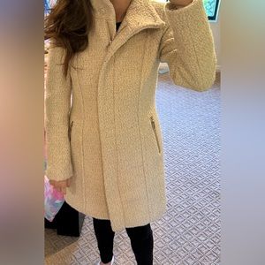 H&M boucle off white jacket. Worn once. Perfect condition. Size 4